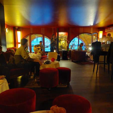 Concert acoustique au ROOF Bar-Lounge